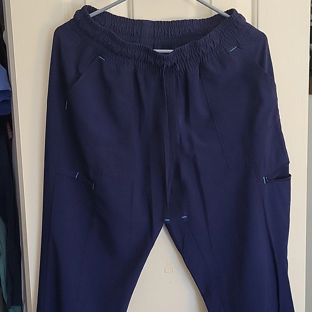 Scrub Set - Picture 4 of 7